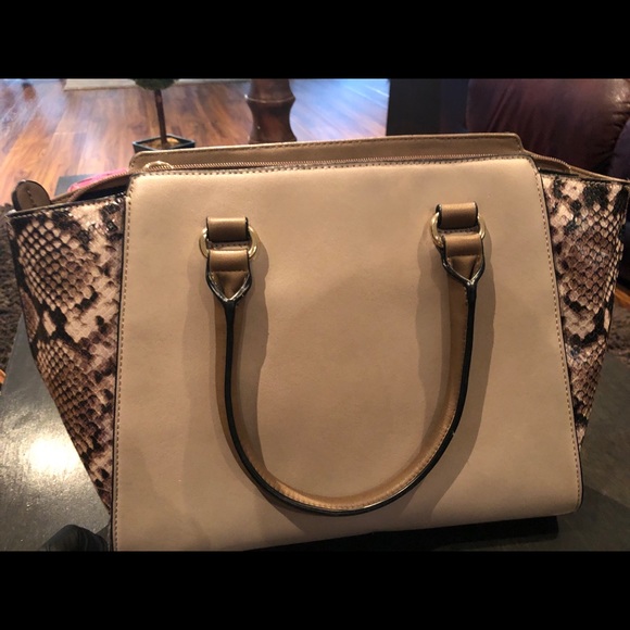 Purses - Picture 7 of 9